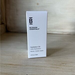 NIB Blossom Essentials Hydration Oil 1.9 ounces